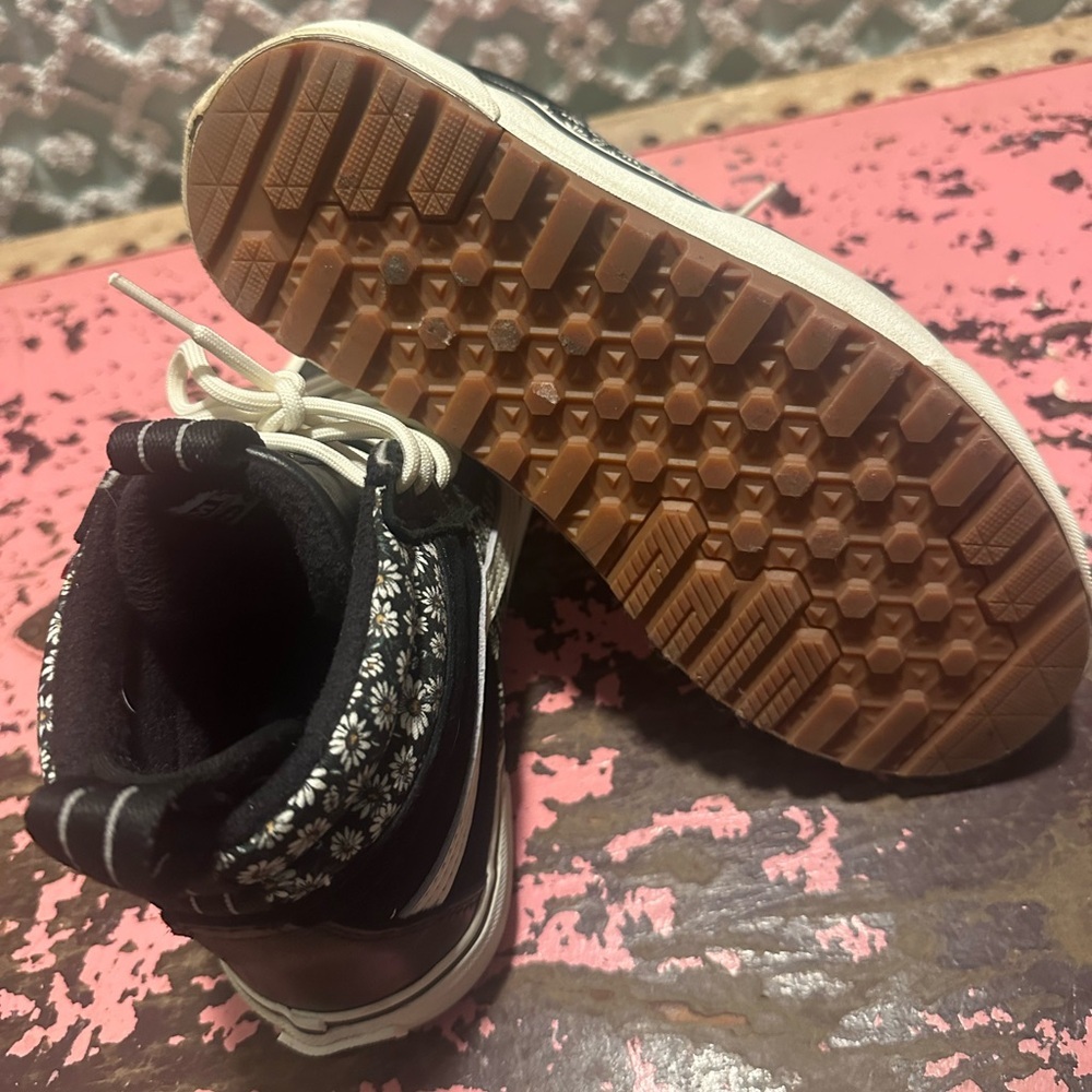 SK-8 Hi MTE-2 Black Daisy Vans Women’s Sz 8 - Picture 7 of 8
